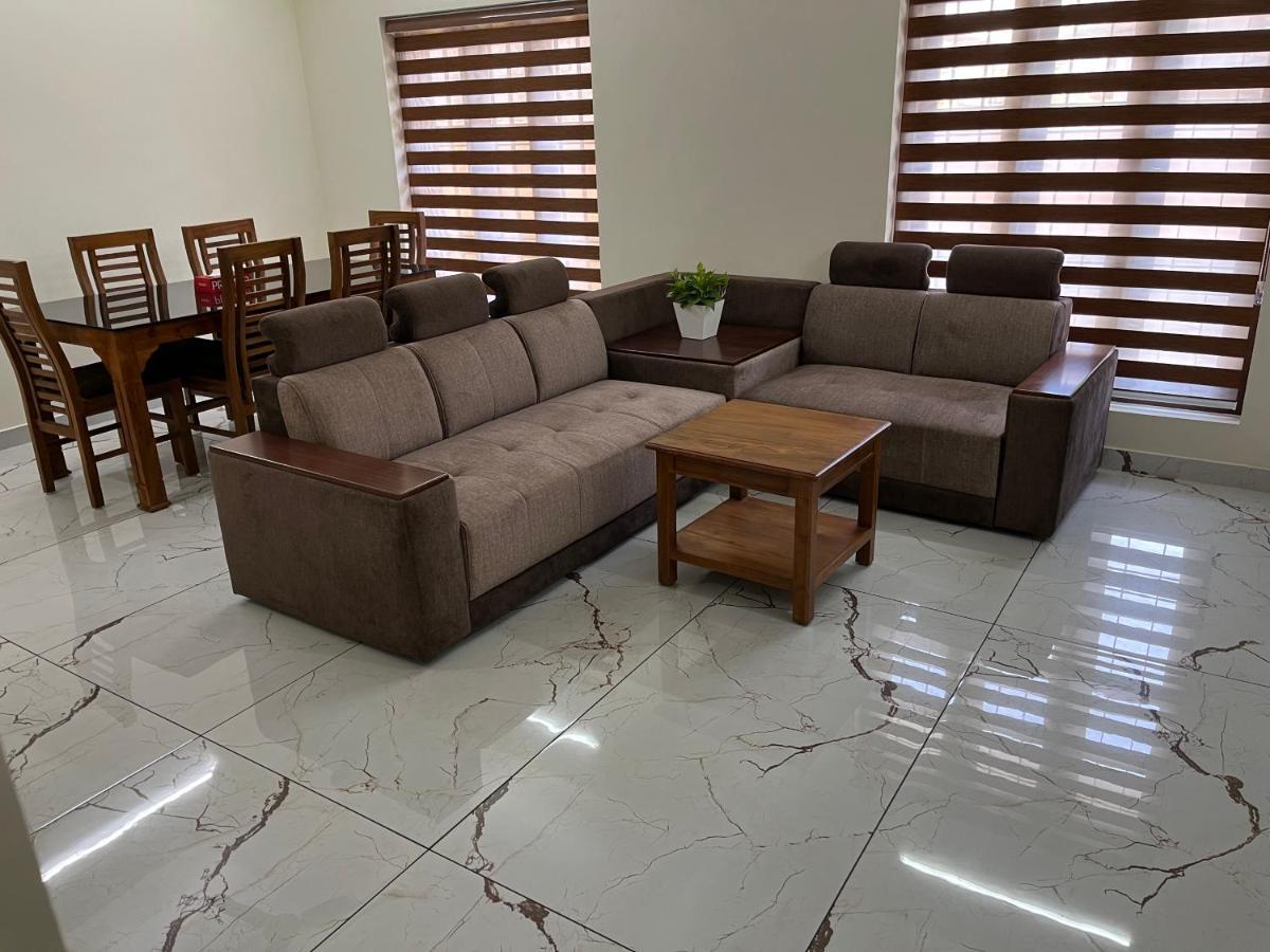 Solomon Apartments,Alappuzha Beach. Екстер'єр фото