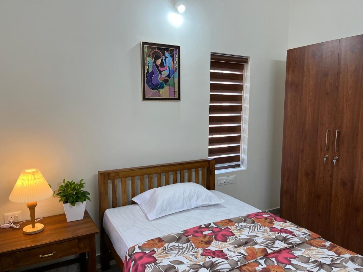 Solomon Apartments,Alappuzha Beach. Екстер'єр фото